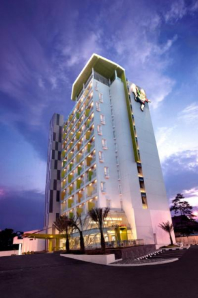Отель Shakti Hotel Bandung  Бандунг
